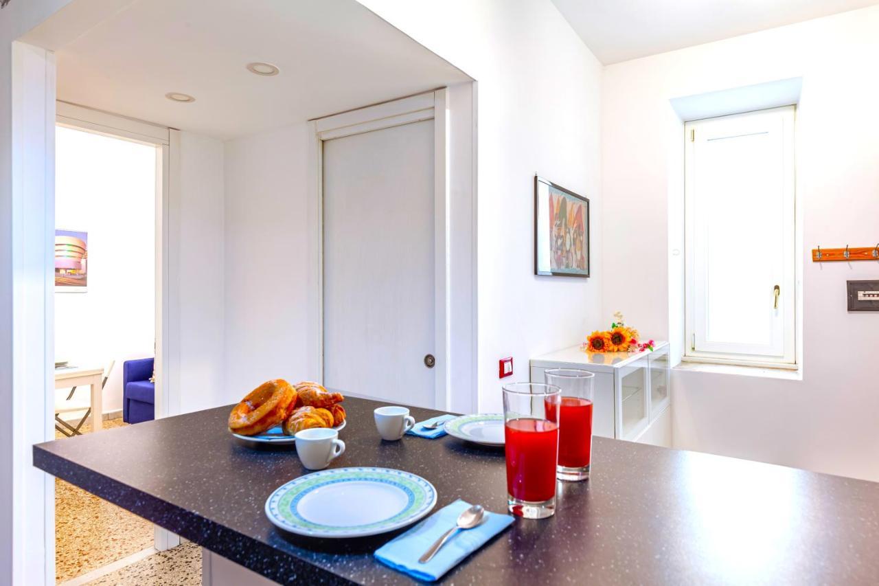 Hostly - Sant'Orsola Suite Apartment Рим Екстер'єр фото