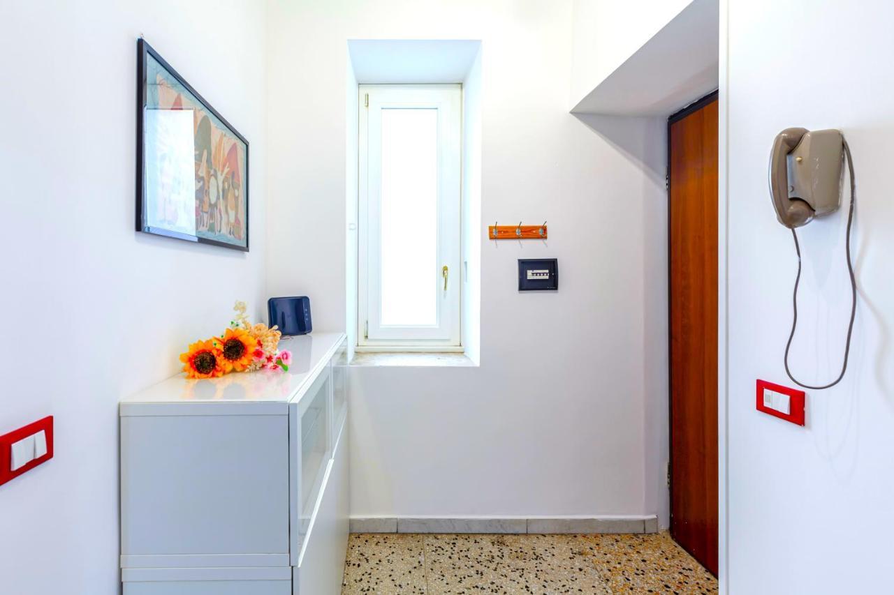 Hostly - Sant'Orsola Suite Apartment Рим Екстер'єр фото